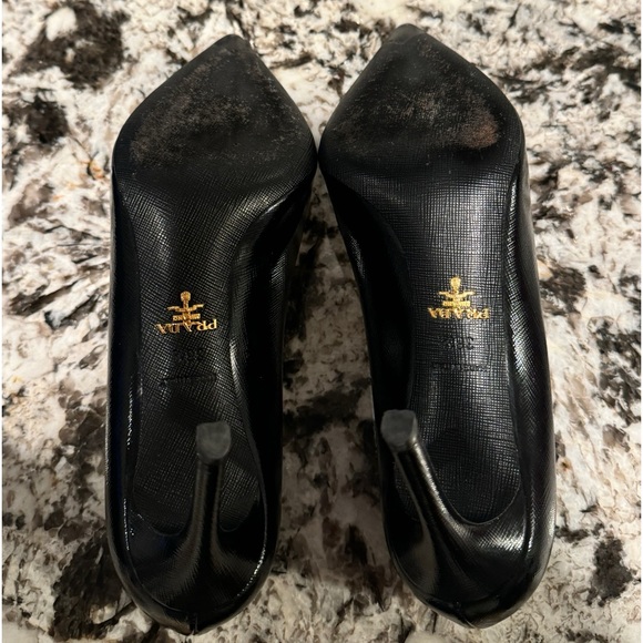 Prada pointed pumps, worn maybe once or twice to a conference 38.5 - Picture 3 of 3